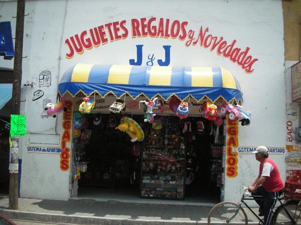 Puebla, Mexico (June 2009): Juguetes
